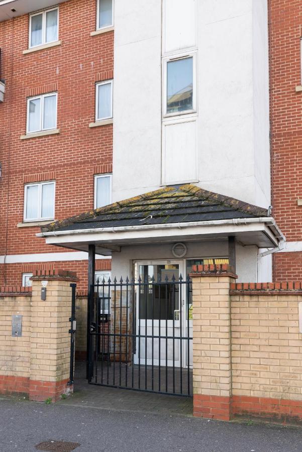 Suites By Rehoboth - Abbey Wood Station - London Zone 4 Екстер'єр фото