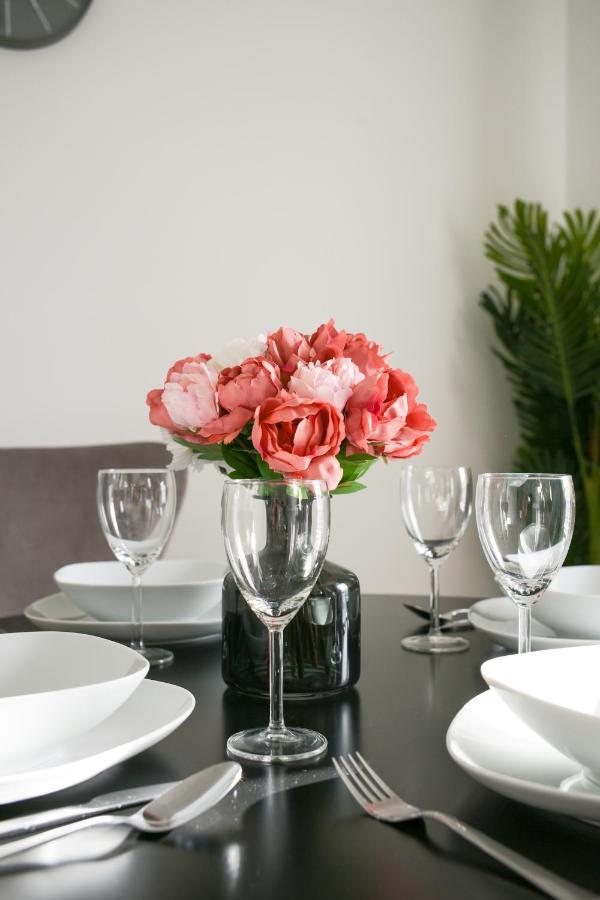 Suites By Rehoboth - Abbey Wood Station - London Zone 4 Екстер'єр фото