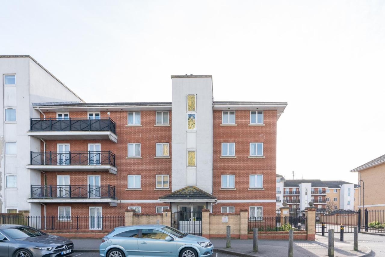 Suites By Rehoboth - Abbey Wood Station - London Zone 4 Екстер'єр фото