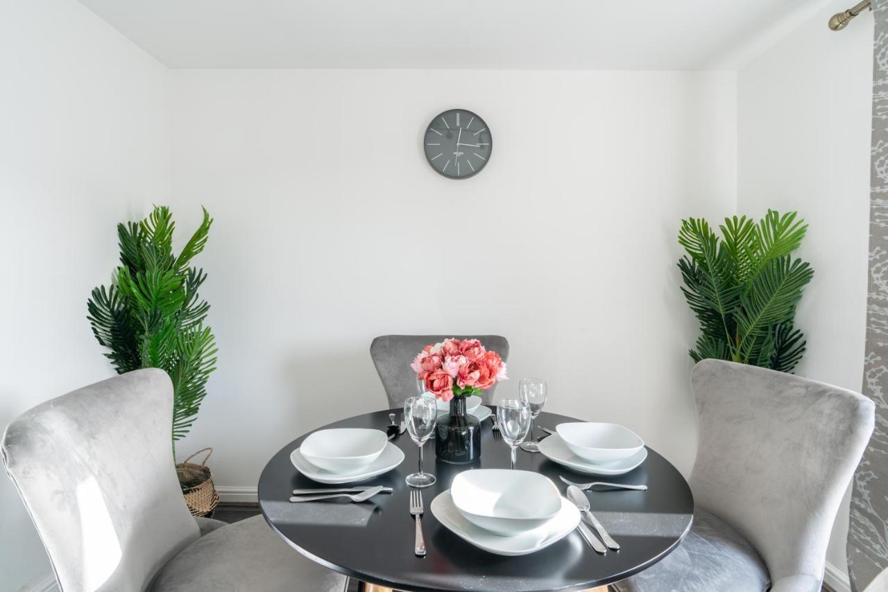 Suites By Rehoboth - Abbey Wood Station - London Zone 4 Екстер'єр фото