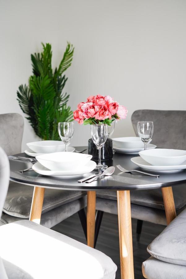 Suites By Rehoboth - Abbey Wood Station - London Zone 4 Екстер'єр фото