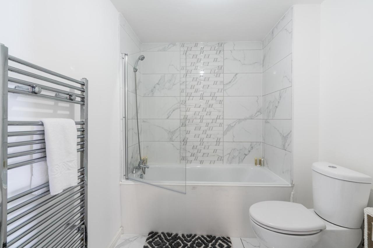 Suites By Rehoboth - Abbey Wood Station - London Zone 4 Екстер'єр фото
