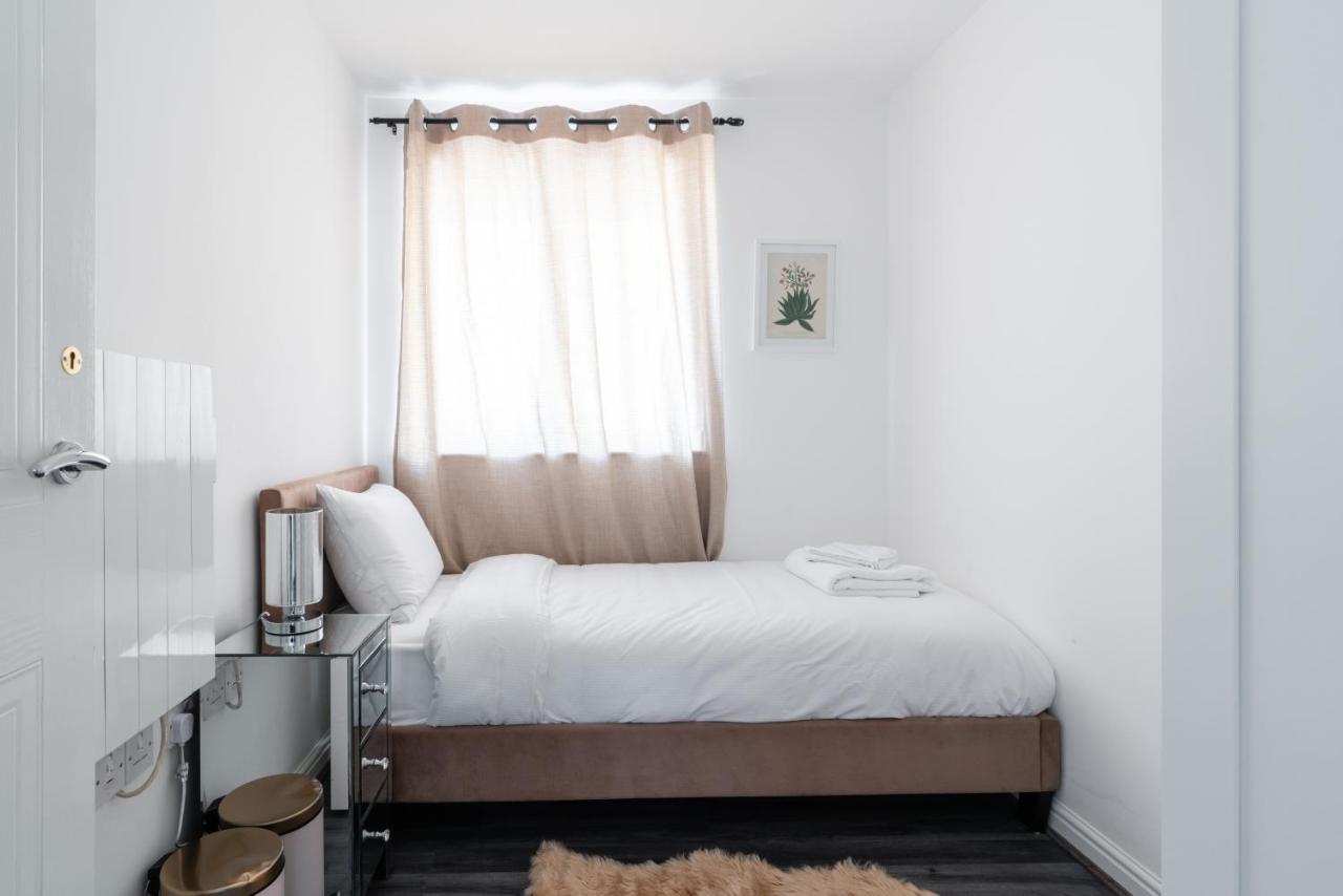 Suites By Rehoboth - Abbey Wood Station - London Zone 4 Екстер'єр фото